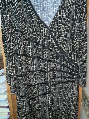 Connected Woman SZ 24W Black and Cream Patterned Wrap-Style Midi Dress